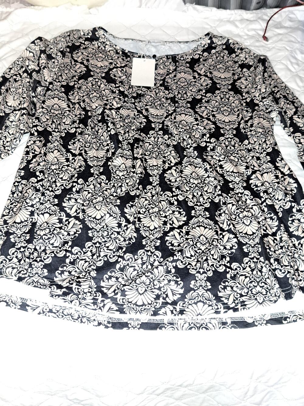 Women's Auciccoo Black Paisley with a hint of Green NWT 3XL